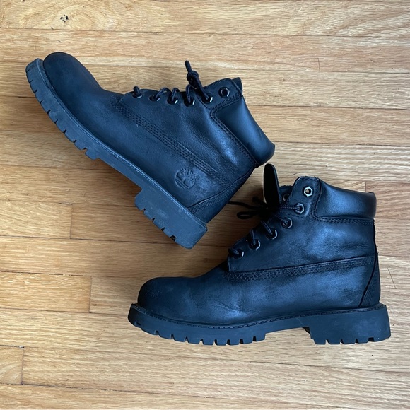 Timberland Youths Black Nubuck Leather Ankle Boot.  Size 2 - Picture 4 of 9